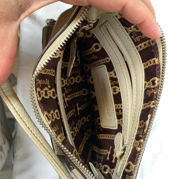 Tignanello | Cream Beige Leather Crossbody Bag - leather is in excellent conditi - Picture 6 of 7